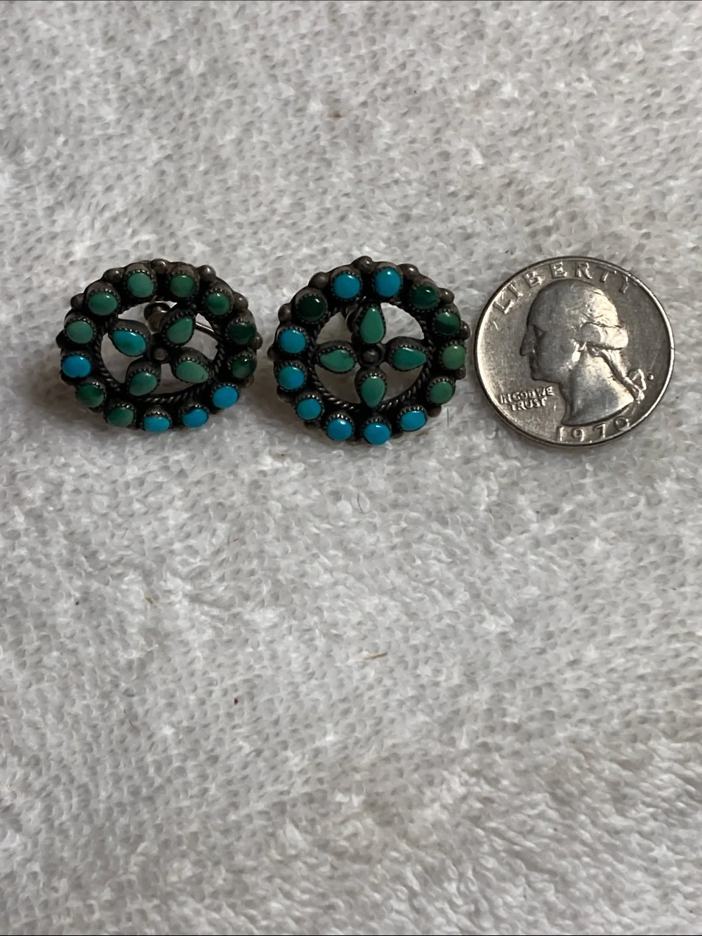 Turquoise and Green Floral Circle Screw-Back Earrings - Brand Unknown - Picture 5 of 5